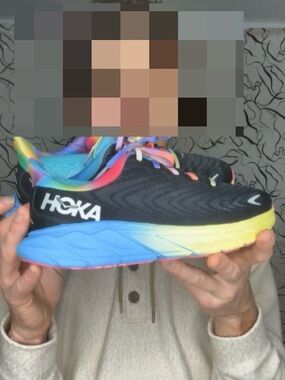 Hoka Black Rainbow - Arahi 6 - Gradient Sole Running Shoe